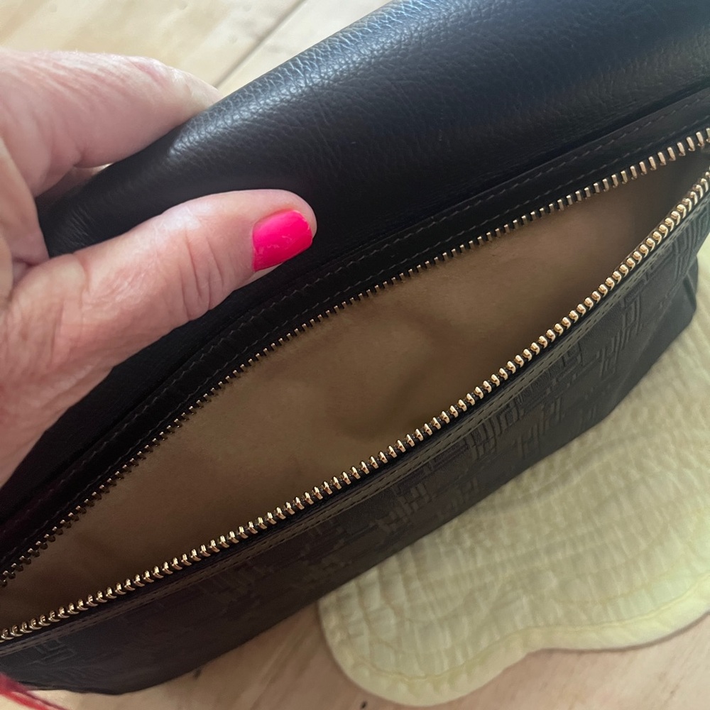 Dunhill Black and Gold Shoulder Bag with Sleek Design - Picture 3 of 3